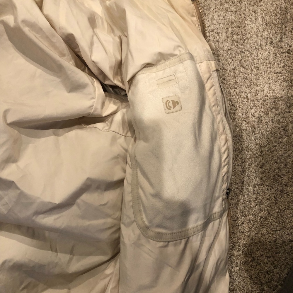49ers fans….  GOLD The North Face puffer jacket. PLUS FREE SHIPPING - Picture 5 of 5